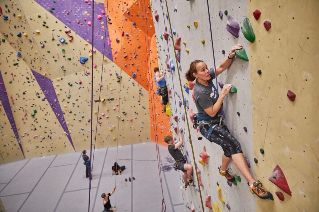 Vertical adventures, indoor climbing, lead climbing, bely certified, lead climbing, top rope. 